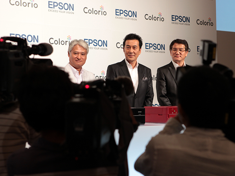 <b>会場には<a href="http://dc.watch.impress.co.jp/docs/news/20110831_474158.html"><u>役所広司さん（中央）が駆けつけた</u></a></b>