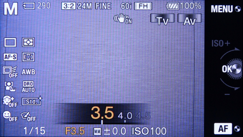 <b>マニュアル露出で絞りを調節しているところ</b>