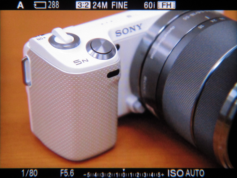 <b>ファインダー内をコンパクトデジカメで撮影（参考）</b>