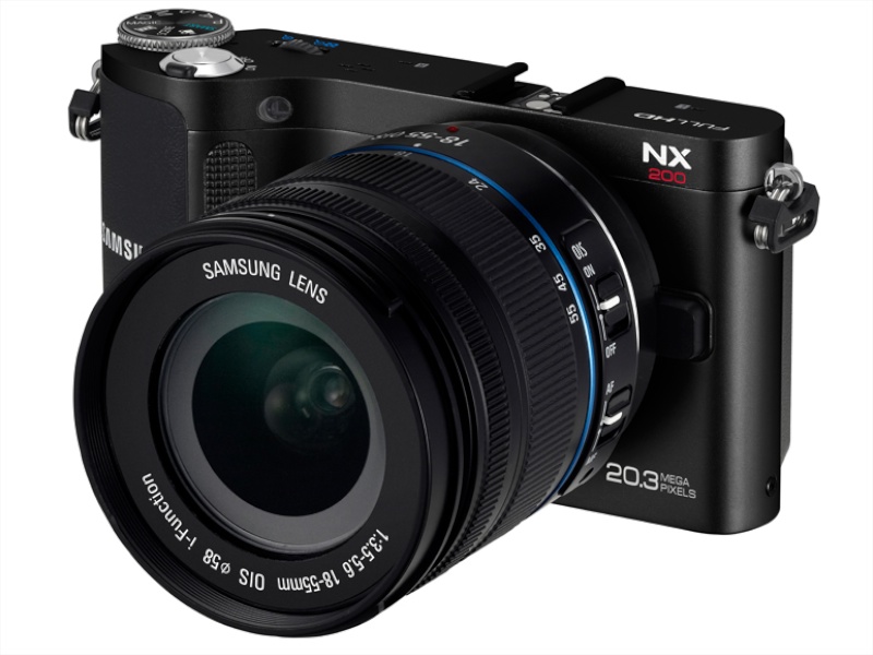 <b>キットレンズの18-55mmを装着したところ</b>