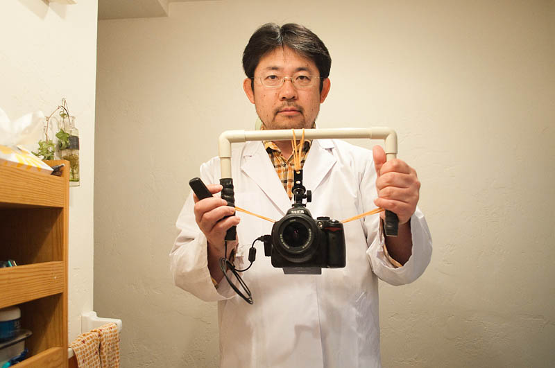 <b>結局一眼レフカメラ用も作ってしまった。カメラはD5000。液晶画面を上の方からライブビューで見ると、フレームも決めやすい</b>