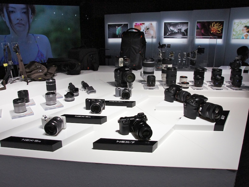 <b>NEX-7を筆頭に、新製品を一堂に展示</b>