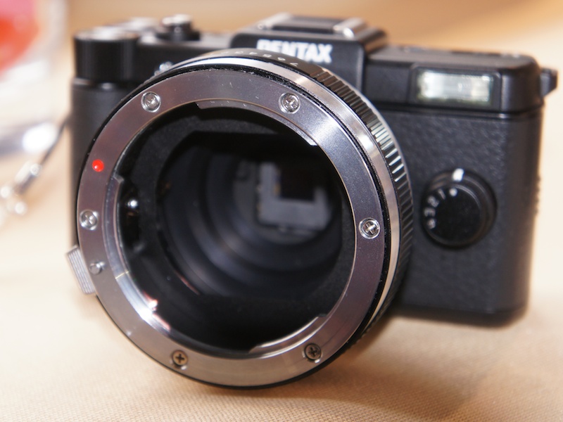 <b>PENTAX QにKQマウントアダプターを装着</b>
