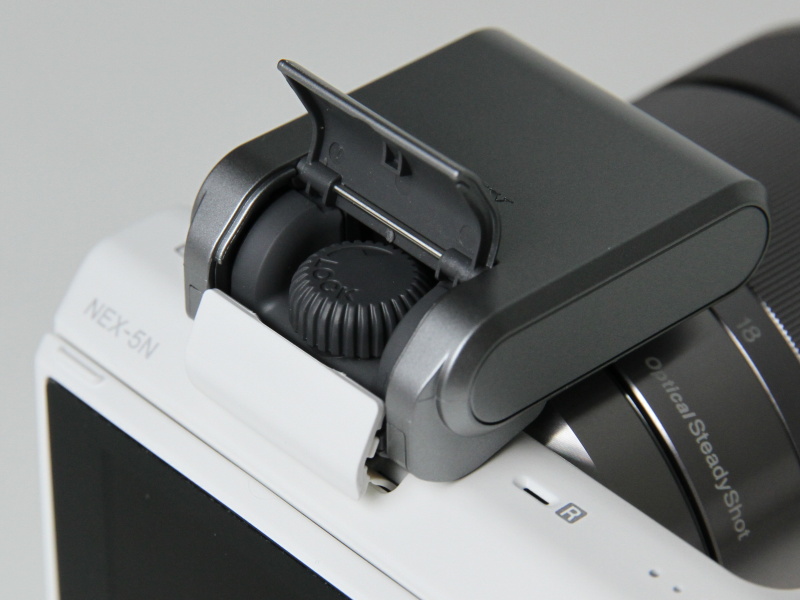 <b>従来同様、ネジで固定するタイプ</b>