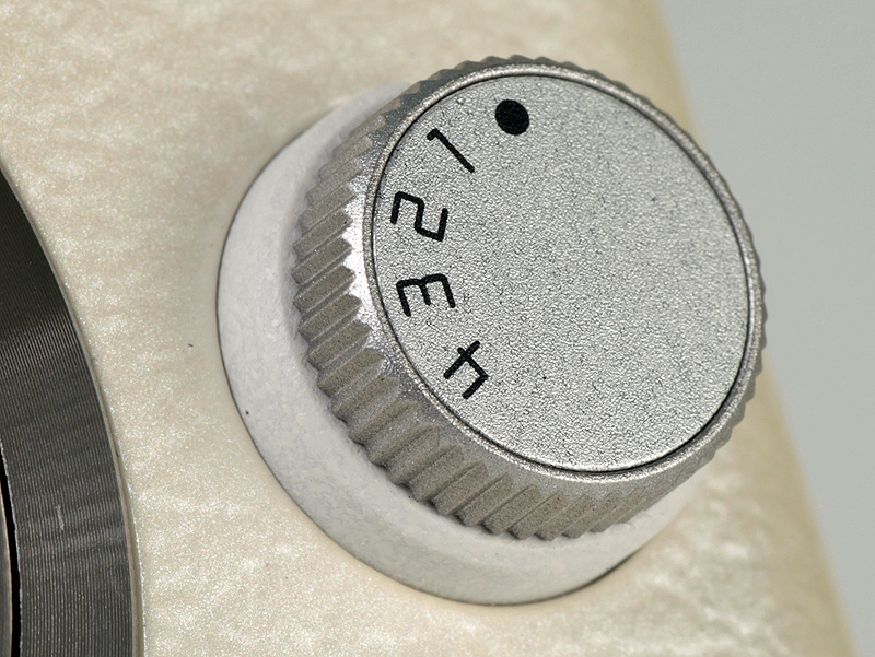 <b>前面のクイックダイヤルには4つの機能を登録して呼び出せる</b>