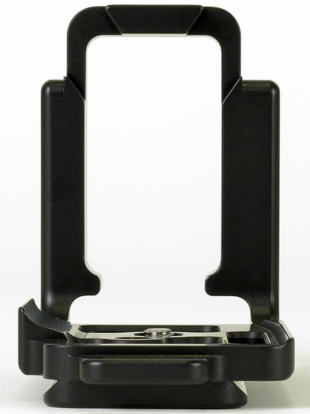 <b>底面の両サイドには曲線の部分がありカメラと密着する</b>