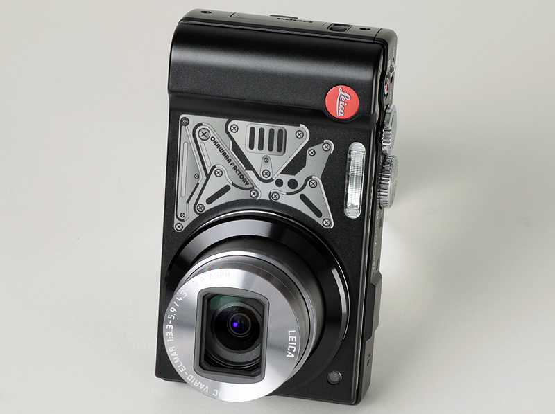 <b>大河原邦男氏によるメカニックなデザインを前面に刻印した</b>