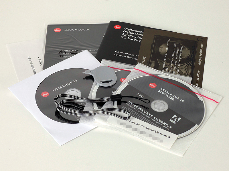 <b>同梱品の一部。これ以外にケーブルなどが付属する</b>