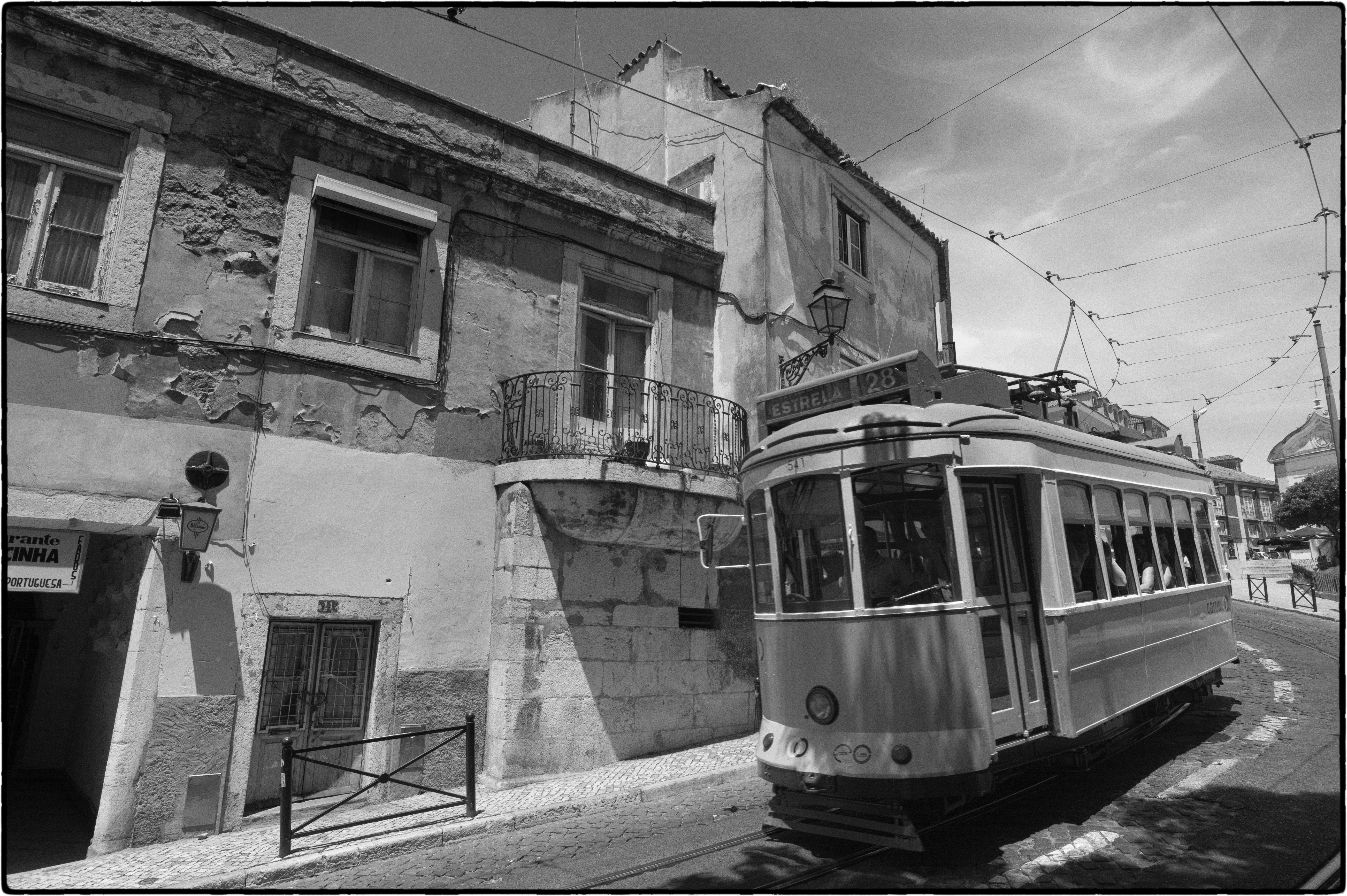 <b>Silver Efex Pro 2でモノクロにした画像。ソフトコントラストでコントラストを調整し、アンプリファイホワイトとアンプリファイブラックで空のトーンを調整。ファインストラクチャでディテールの調整をしたあと、フレームをつけた</b>