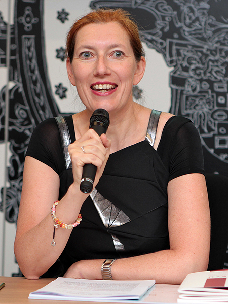 <b>在日フランス大使館 文化アタッシェのエレーヌ・ケルマシュター氏</b>