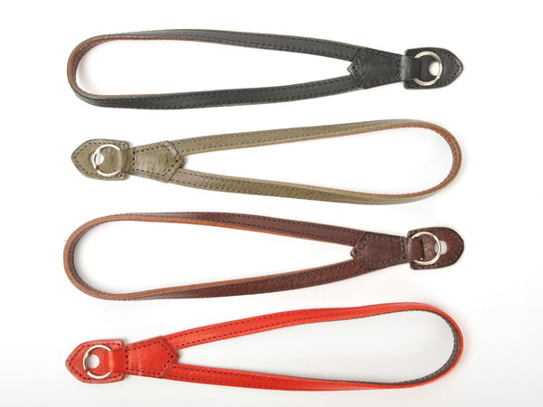 <b>上からブラック、グレー、ダークブラウン、レッド</b>