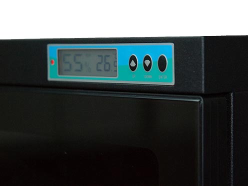 <b>湿度と温度を表示する液晶パネル</b>