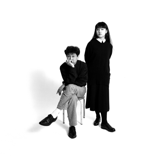 <b>1988年撮影　親: 横尾忠則（アーティスト）　子: 横尾美美（アーティスト）　parent: Tadanori Yokoo / artist　child: Mimi Yokoo / artist　(c)Bruse Osborn</b>