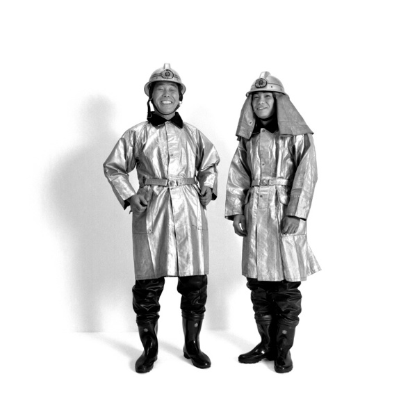 <b>1988年撮影　親: 福島辰彦（消防士）　子: 福島和彦（消防士）　parent : Tatsuhiko Fukushima / fireman child : Kazuhiko Fukushima / fireman　(c)Bruse Osborn</b>