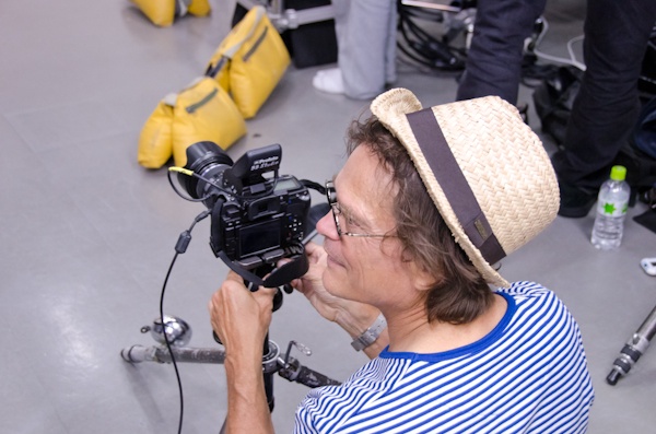 <b>29回目の親子の日撮影。７月の第４日曜日を親子の日に提唱しているので、今年の親子の日のフォトセッションは7月24日、広尾BBスタジオにて行われた。朝から夜まで100組以上の撮影という、ものすごいエネルギーを必要とするマラソンセッション。まさにマラソン並みの体力と精神力、そして笑顔がなければ出来ない偉業でもある。来年も10年後も続けていって欲しい</b>