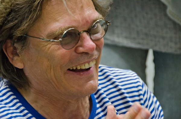 <b>29回目の親子の日撮影。７月の第４日曜日を親子の日に提唱しているので、今年の親子の日のフォトセッションは7月24日、広尾BBスタジオにて行われた。朝から夜まで100組以上の撮影という、ものすごいエネルギーを必要とするマラソンセッション。まさにマラソン並みの体力と精神力、そして笑顔がなければ出来ない偉業でもある。来年も10年後も続けていって欲しい</b>