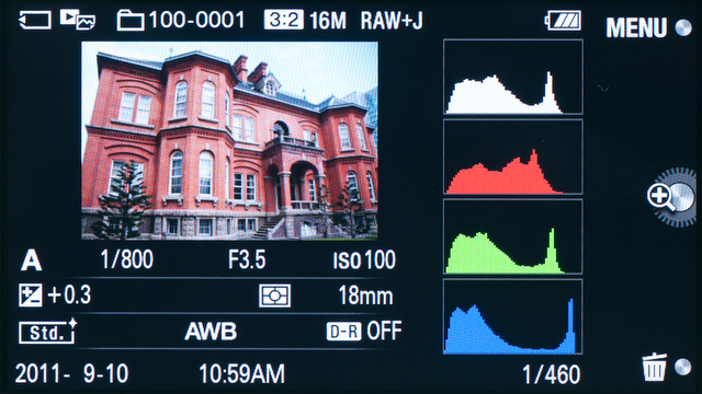 <b>こちらはRGBと輝度のヒストグラムも見られる画面</b>