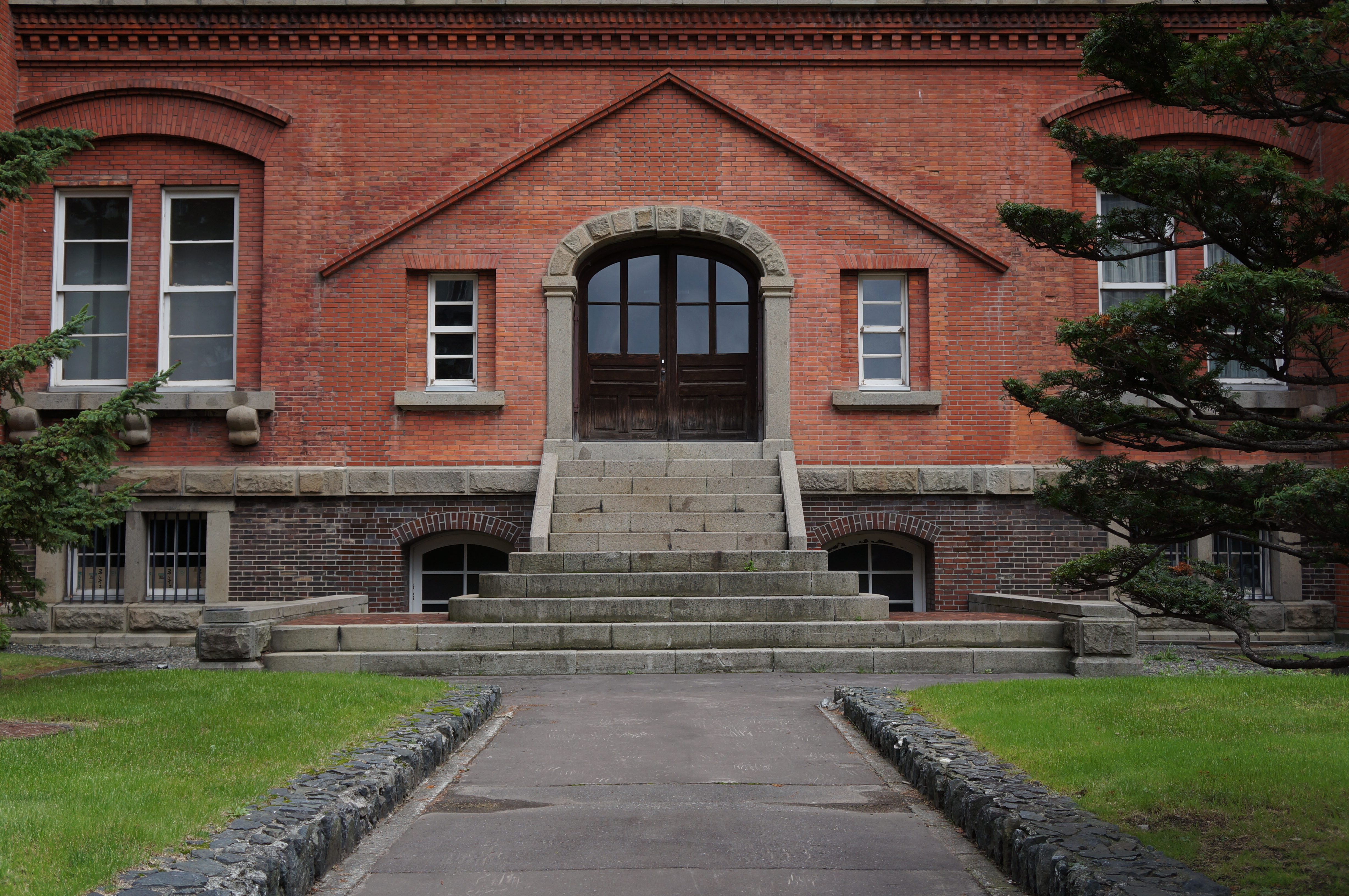 <b>デジタル補正とは言え、歪曲収差がないのは気持ちがいい。NEX-5N / E 18-55mm F3.5-5.6 OSS / 4,912×3,264 / 絞り優先AE / 1/400秒 / F4 / -0.3EV / ISO100 / WB:オート / 25mm</b>