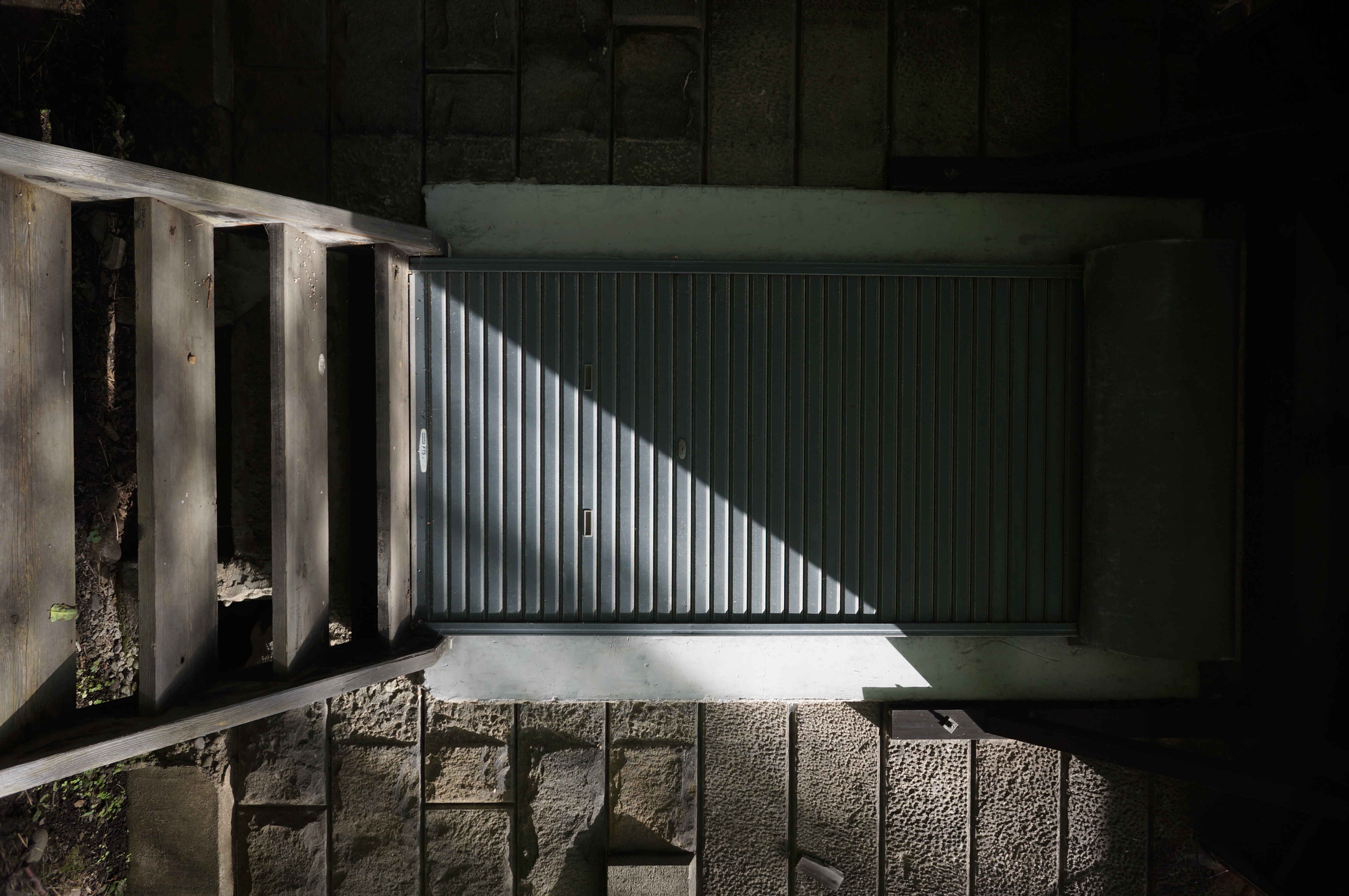 <b>小型軽量ボディにはパンケーキのE 16mmが似合うし、個人的には広角好きだから気にならないけど、普通の人には画角が広すぎるかも。NEX-5N / E 16mm F2.8 / 4,912×3,264 / プログラムAE / 1/125秒 / F5.6 / -1.3EV / ISO100 / WB:オート / 16mm</b>