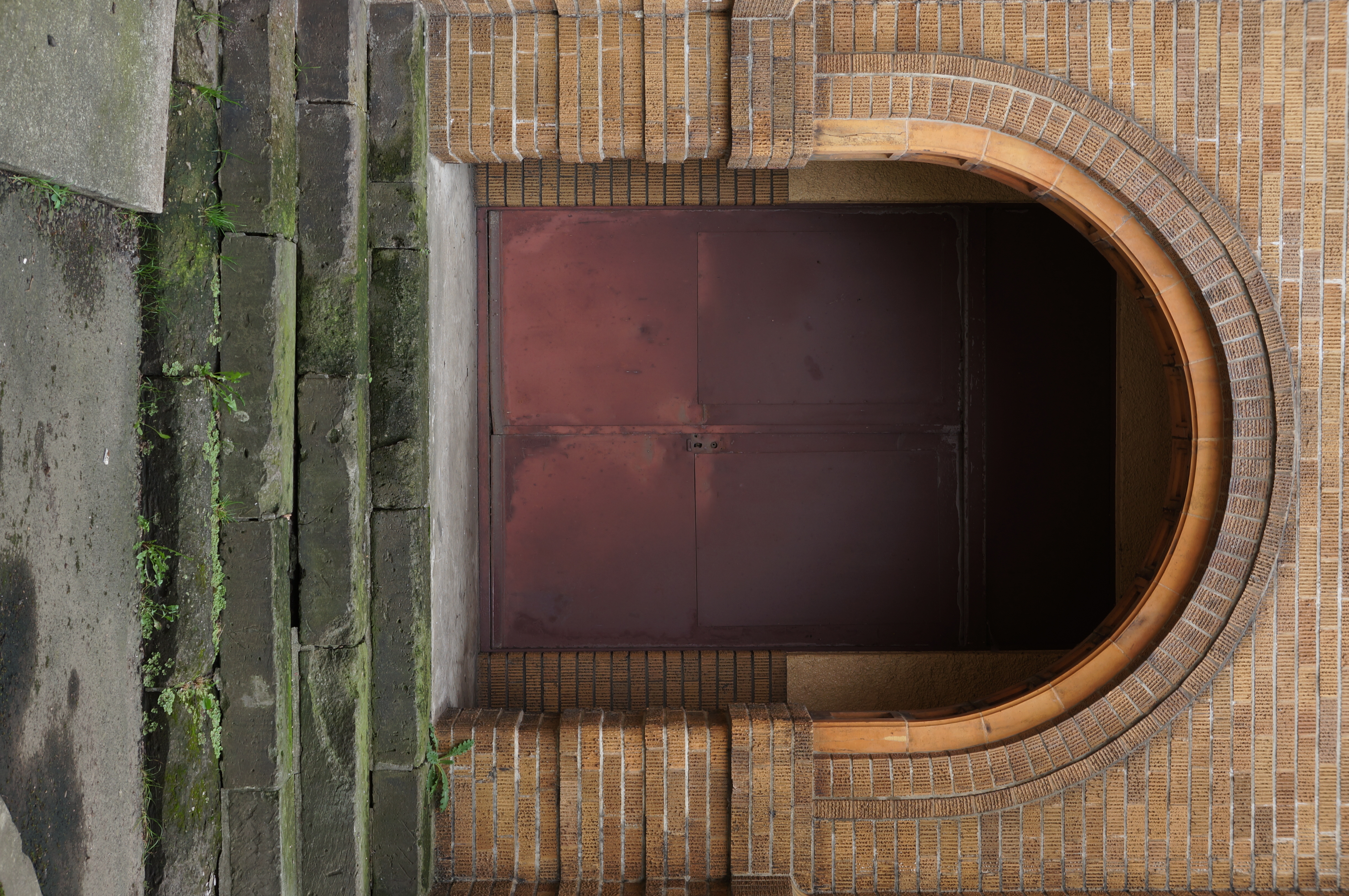 <b>液晶モニターでの撮影が基本になるミラーレス一眼だけに、手ブレ補正は必須。E 18-55mmの効果はまずまずと言ったところ。NEX-5N / E 18-55mm F3.5-5.6 OSS / 4,912×3,264 / 絞り優先AE / 1/13秒 / F5.6 / -0.7EV / ISO100 / WB:太陽光 / 35mm</b>