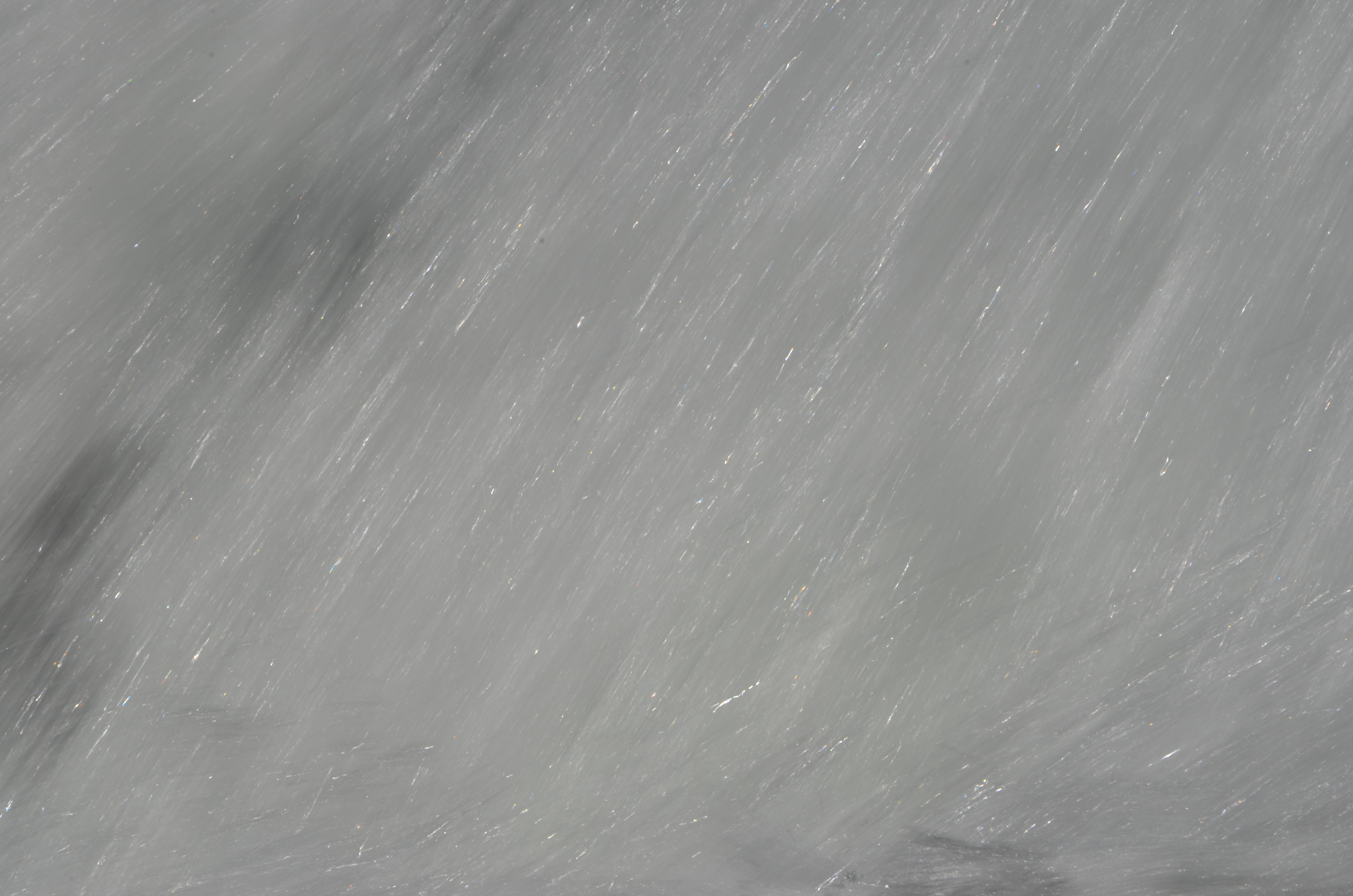 <b>画面いっぱいに水の流れがぶれてしまうと、写真全体が不鮮明で何が写っているのかわからない（1/40秒で撮影）</b>