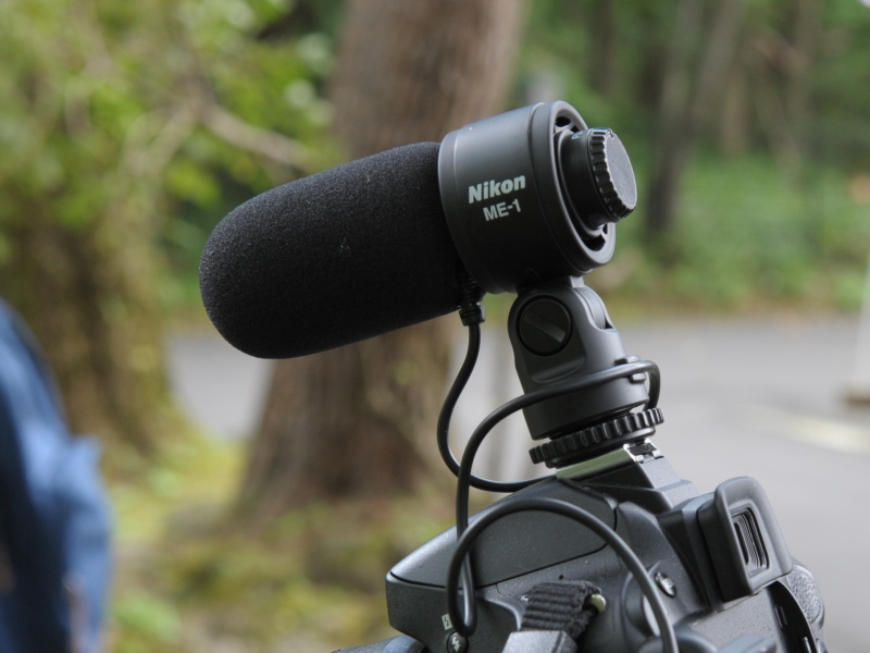 <b>ニコン純正のステレオマイクロホン「ME-1」を装着</b>