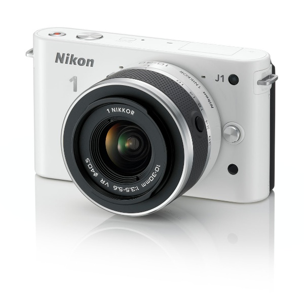<b>Nikon 1 J1標準ズームレンズキット（ホワイト）。レンズは1 NIKKOR VR 10-30mm F3.5-5.6</b>