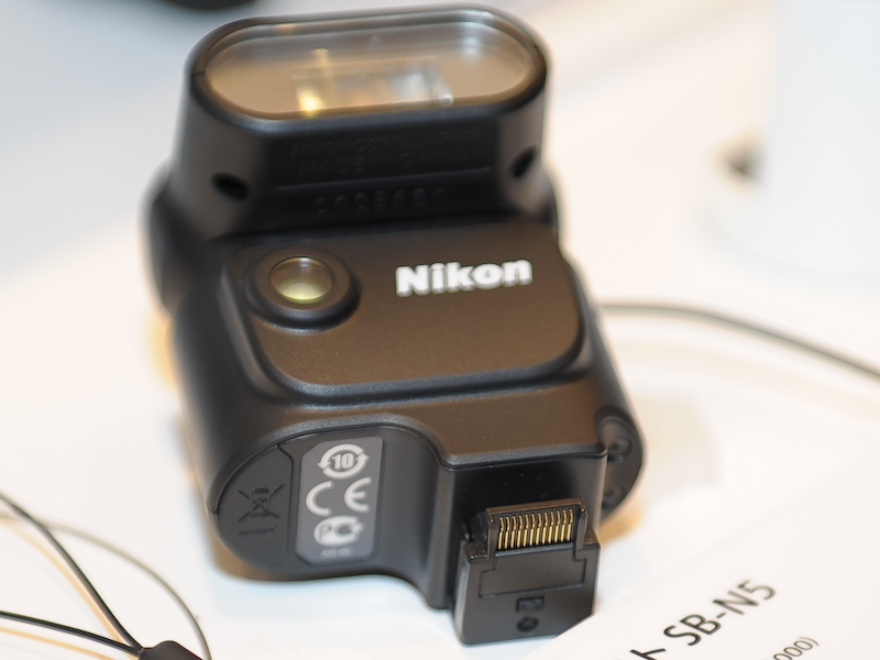 <b>マルチアクセサリーポートの端子形状</b>