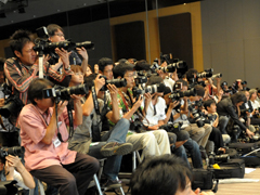 <b>木村拓哉さんの登場もあって多くの報道陣が詰めかけた</b>