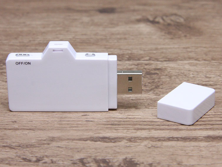 <b>USBコネクタを備える</b>