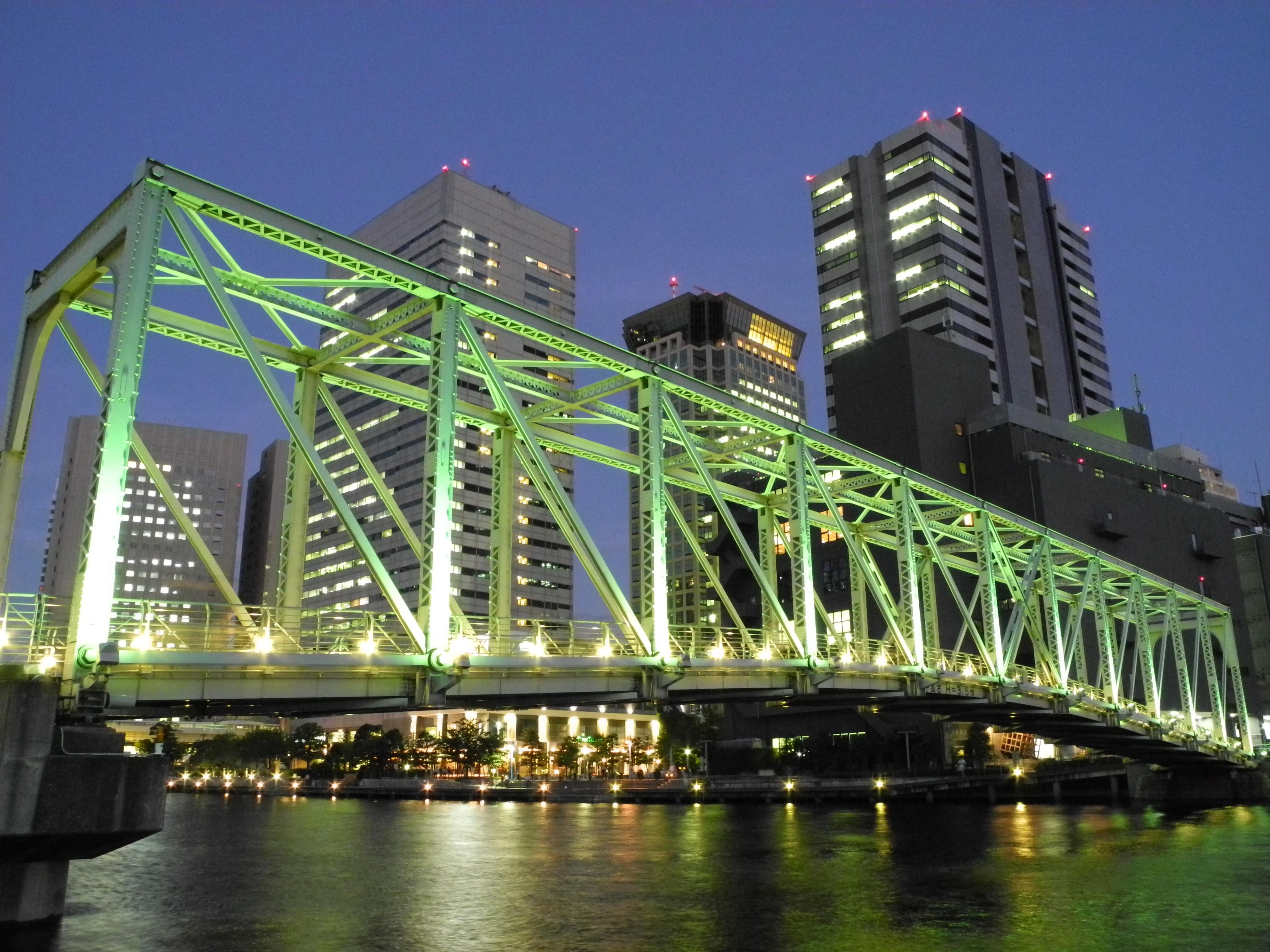 <b>NR弱 / ISO800 / COOLPIX P7100 / 約4.6MB / 3,648×2,736 / 1.0秒 / F5.6 / 0.0EV / WB:晴天 / 6mm</b>