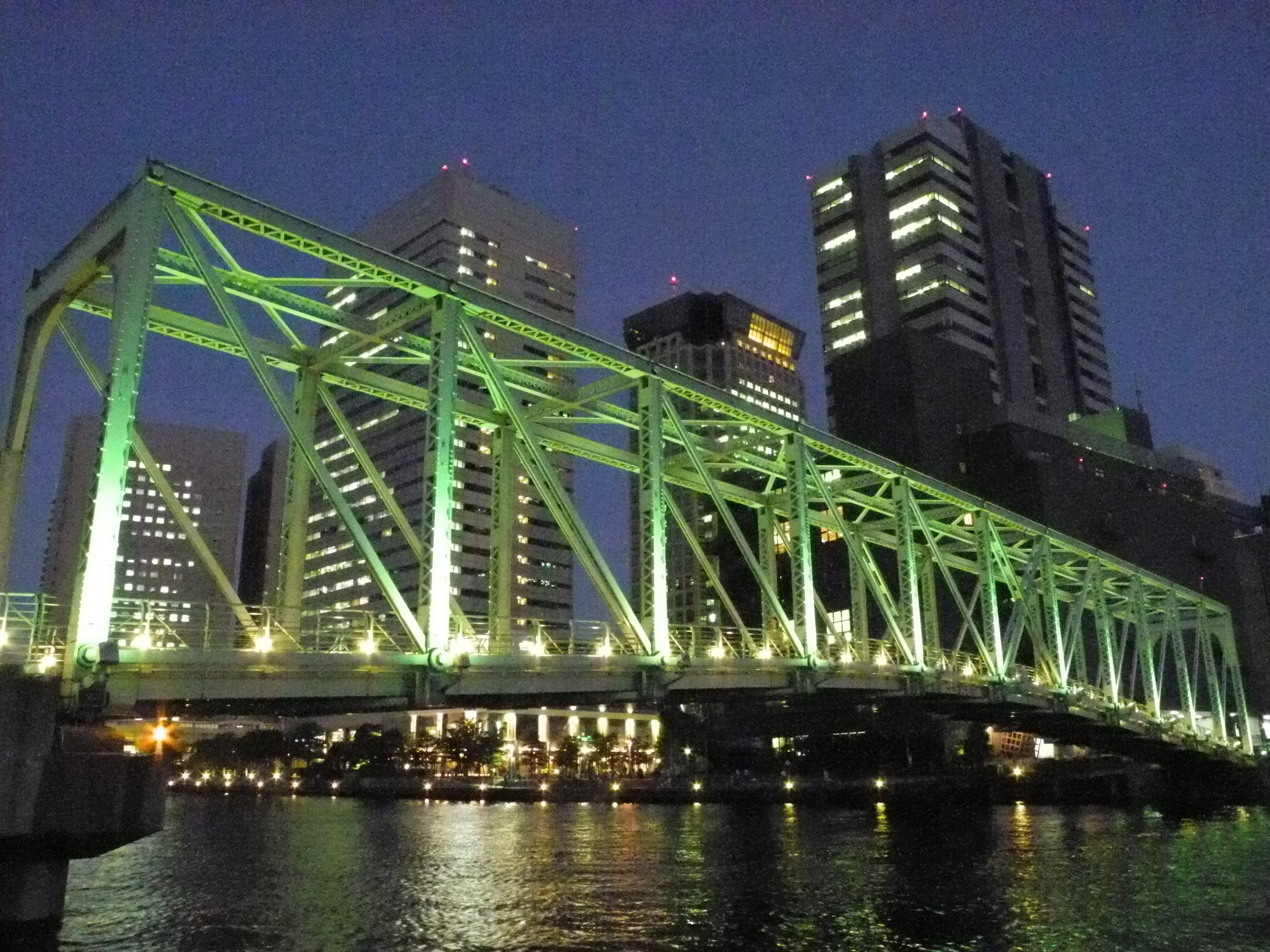 <b>NR弱 / ISO6400（拡張感度） / COOLPIX P7100 / 約4.4MB / 3,648×2,736 / 1/13秒 / F5.6 / 0.0EV / WB:晴天 / 6mm</b>