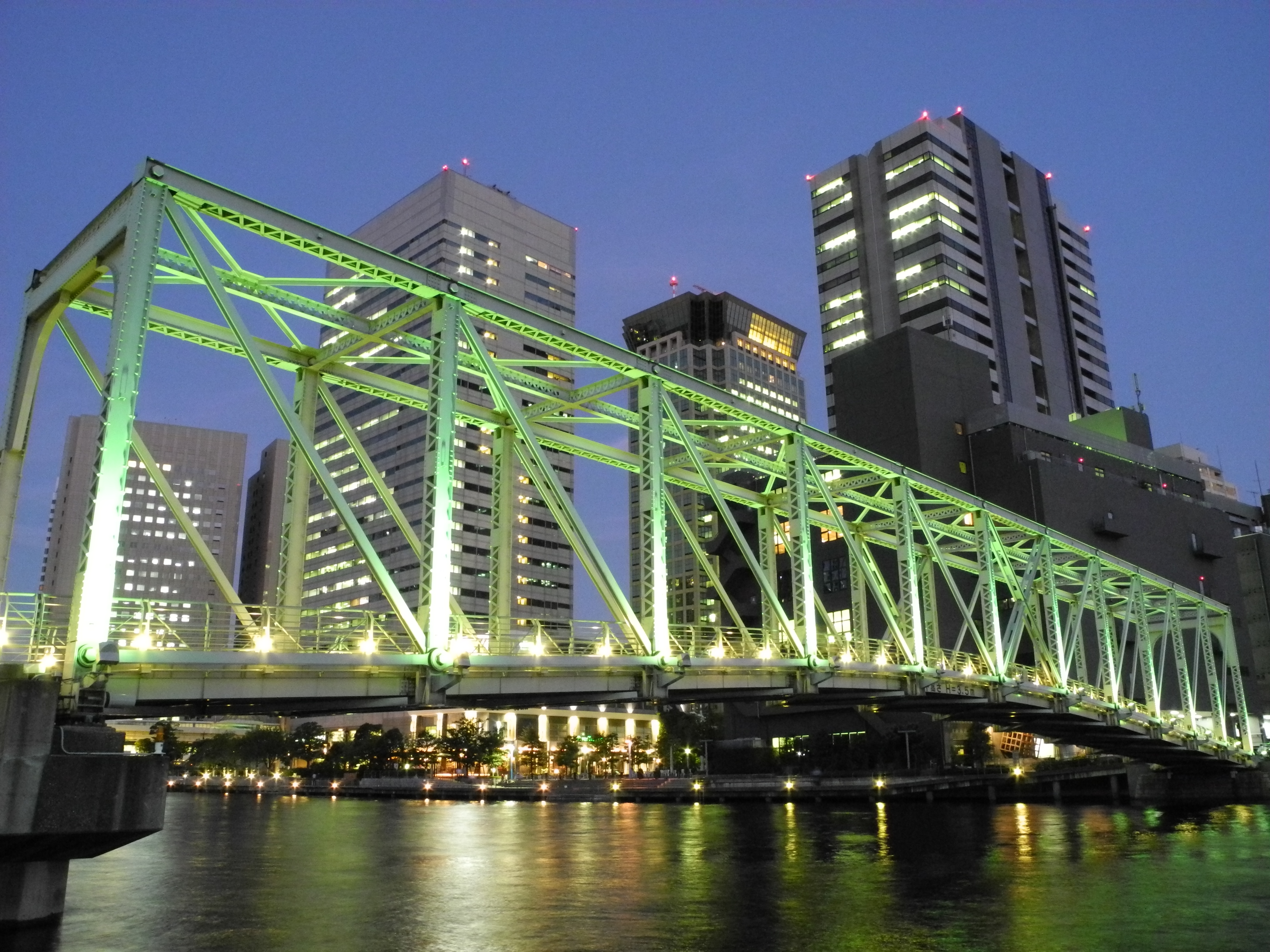 <b>NR標準 / ISO800 / COOLPIX P7100 / 約4.7MB / 3,648×2,736 / 1.0秒 / F5.6 / 0.0EV / WB:晴天 / 6mm</b>