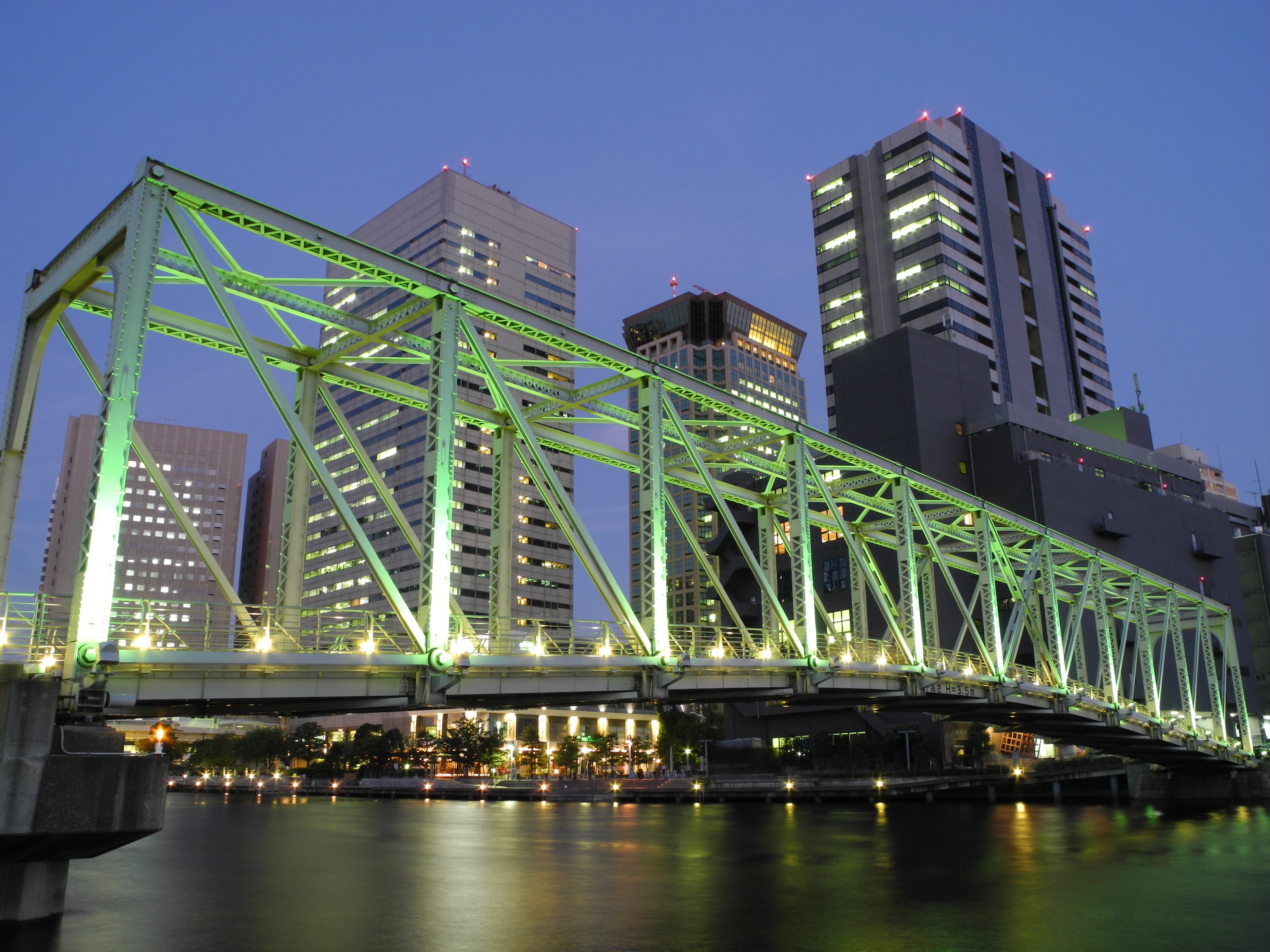 <b>NR強 / ISO100 / COOLPIX P7100 / 約3.9MB / 3,648×2,736 / 5秒 / F5.6 / 0.0EV / WB:晴天 / 6mm</b>