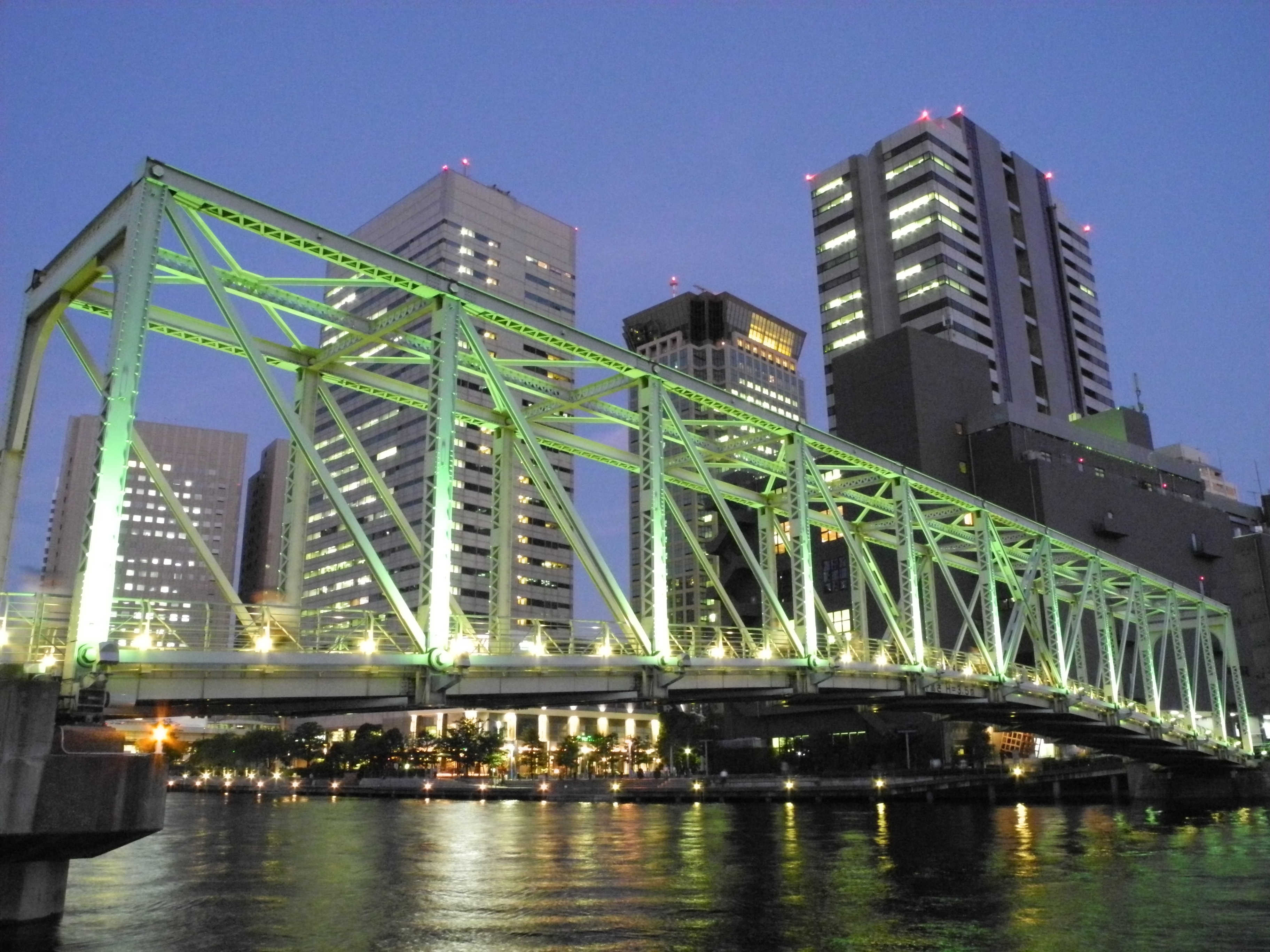 <b>NR強 / ISO1600 / COOLPIX P7100 / 約4.3MB / 3,648×2,736 / 1/2.5秒 / F5.6 / 0.0EV / WB:晴天 / 6mm</b>