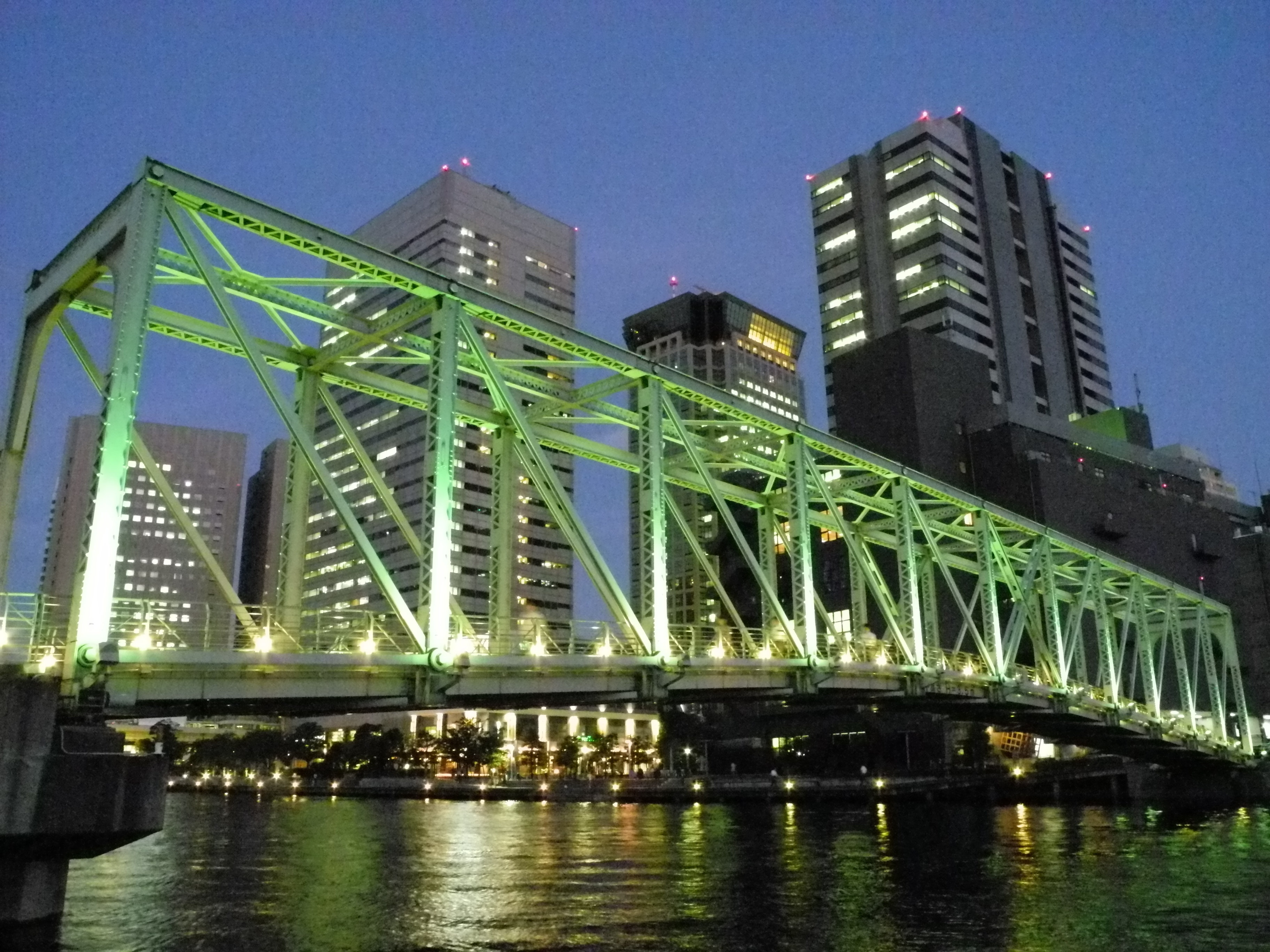 <b>NR強 / ISO3200 / COOLPIX P7100 / 約4.6MB / 3,648×2,736 / 1/5秒 / F5.6 / 0.0EV / WB:晴天 / 6mm</b>