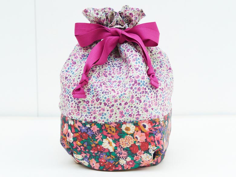 <b>フラワーガーデン ボールポーチ（ピンク）</b>