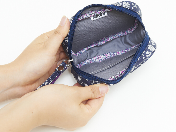 <b>ネイビーの内部</b>