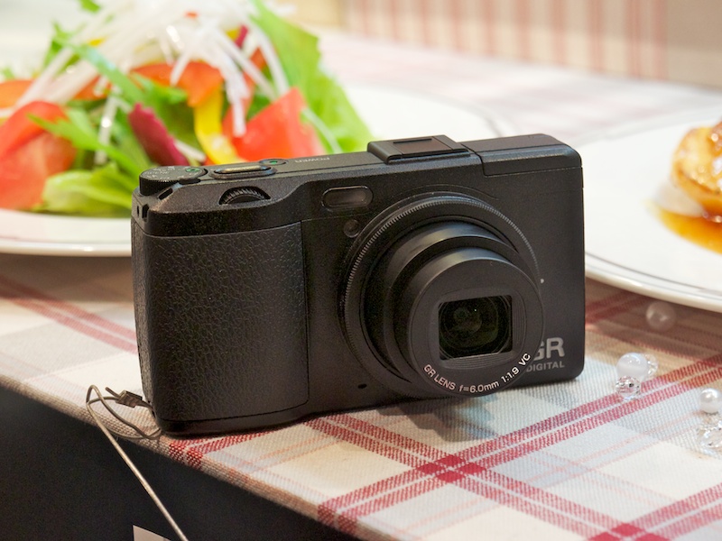 <b>GR DIGITAL IV。10月中旬発売。価格はオープン。店頭予想価格は8万円前後の見込み</b>