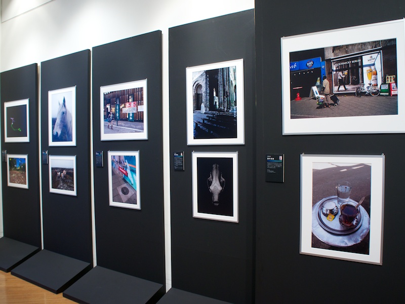 <b>9月18日まで開催されていた写真展「GRist34」の一部作品を会場で展示</b>