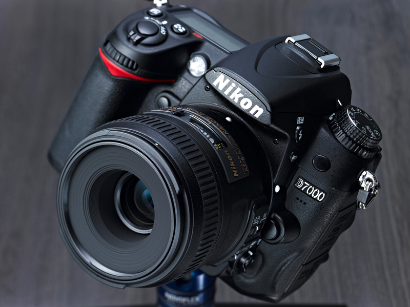 <b>D7000に装着。発売は8月25日。価格は3万7,800円</b>