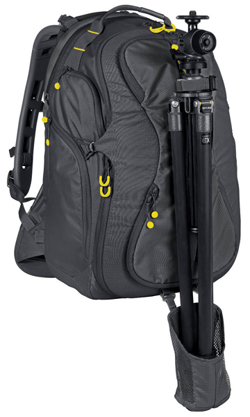 <b>三脚ホルダーも備える</b>