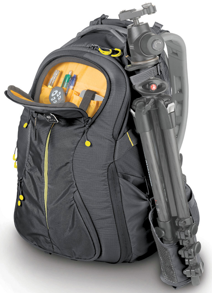 <b>三脚ホルダーも備える</b>