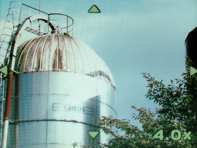 <b>再生モード時の表示倍率は最大4倍。どーしても不満に感じてしまう。</b>