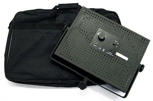 <b>ケースも付属する</b>