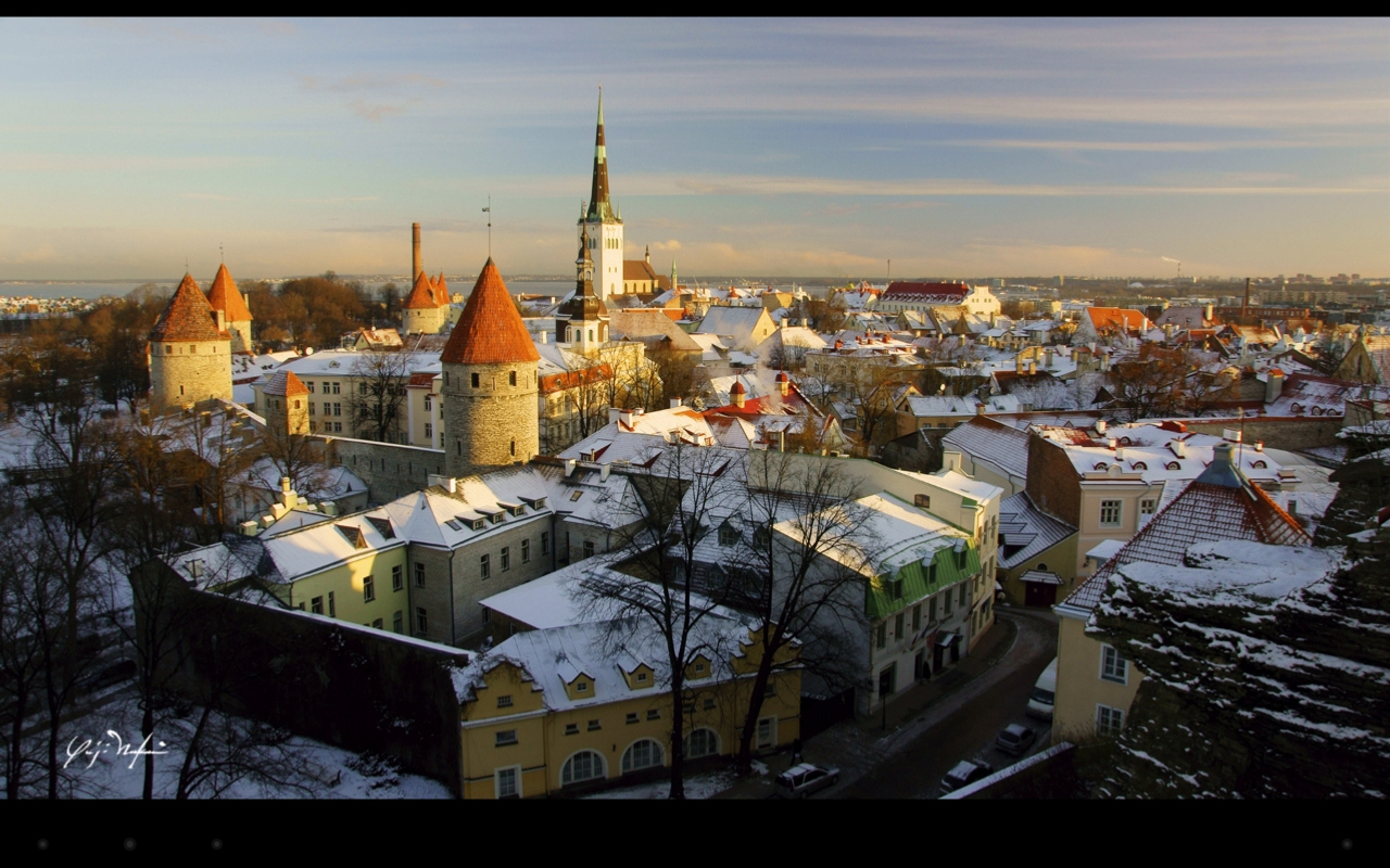 <b>フォルダを選択すると、その中のサムネイルが表示され、さらにタッチすると1枚表示になる</b>