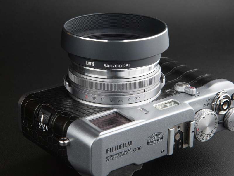 <b>アルミニウム製で、スタイルは純正オプションフードに似ている。価格は4,980円だ</b>