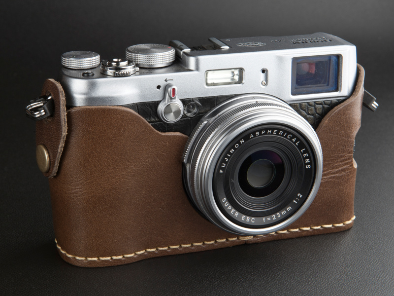 <b>カメラピープルストアとマップカメラで取り扱いがある。価格はストラップ込みで1万5,750円</b>