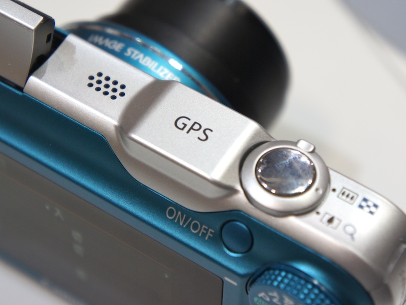 <b>GPSアンテナをボディ上部に搭載</b>