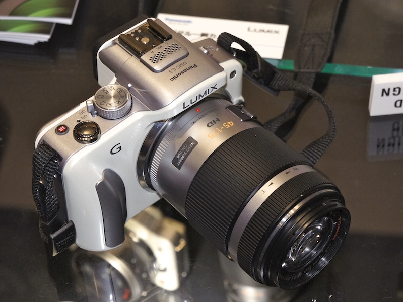 <b>LUMIX G X VARIO PZ 45-175mm F3.5-5.6 ASPH. POWER O.I.S.も展示。ボディはLUMIX DMC-G3</b>